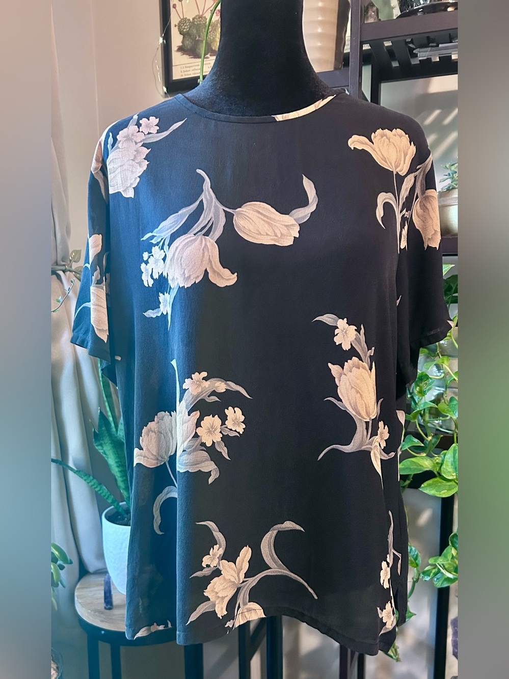 Women’s Talbots PETITES 100% Sheer Silk Black Floral Short-Sleeve blouse